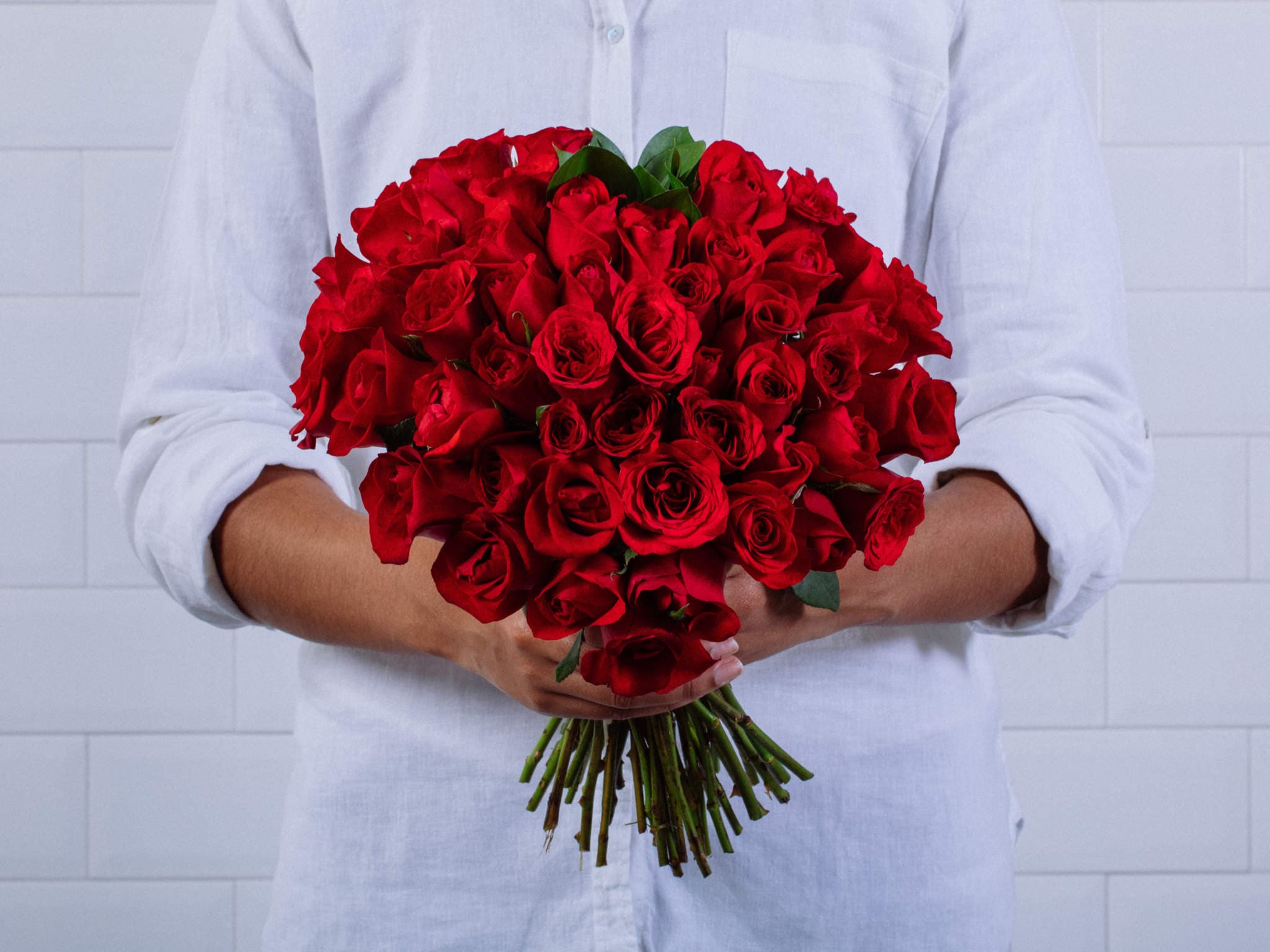 Buquê de Rosas Vermelhas em Formato de Coração Para Entrega — Buquê de Rosas Vermelhas em Formato de Coração Para Entrega