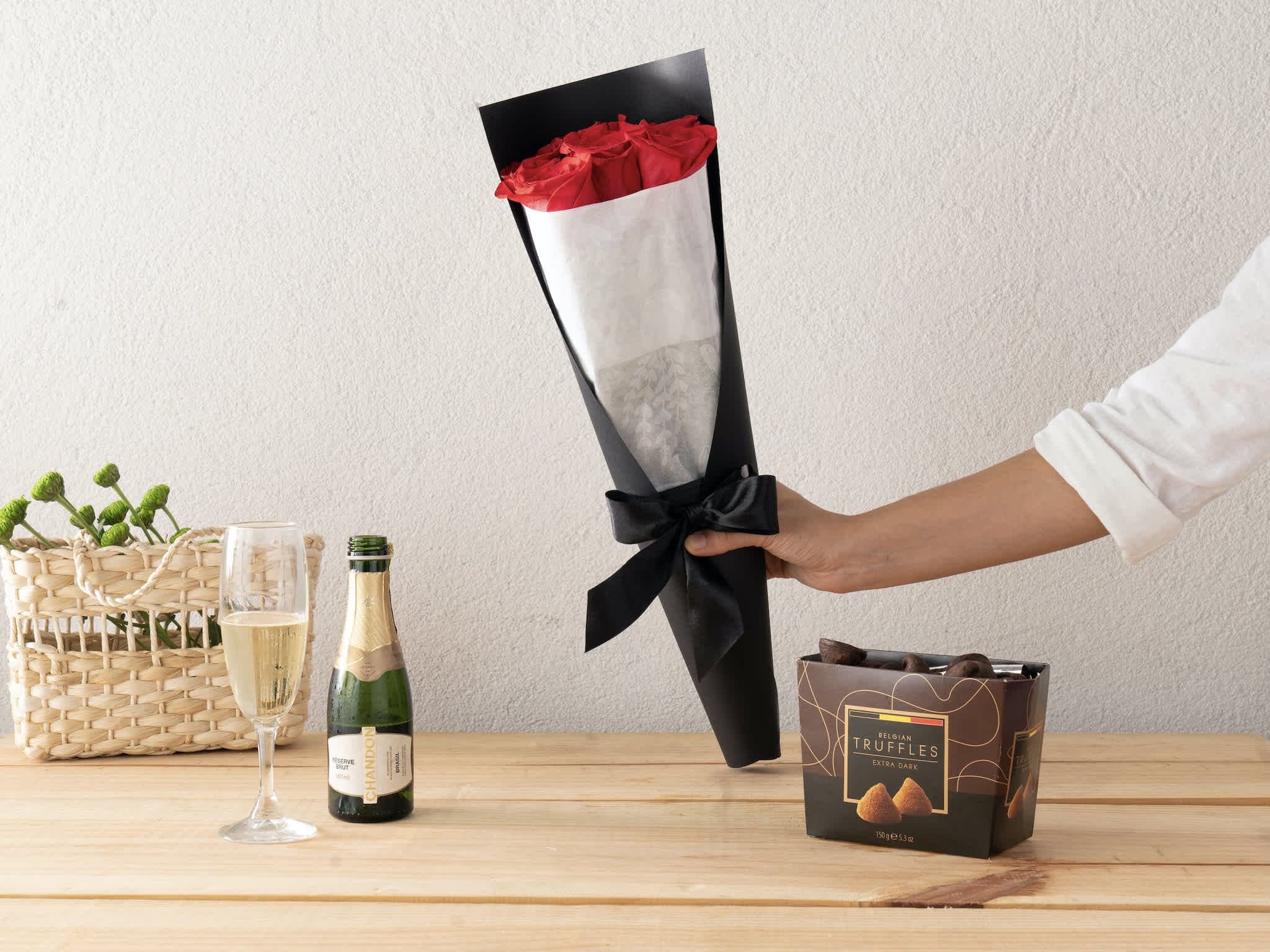 Forma de Amor, Trufas e Baby Chandon Para Entrega — Forma de Amor, Trufas e Baby Chandon Para Entrega