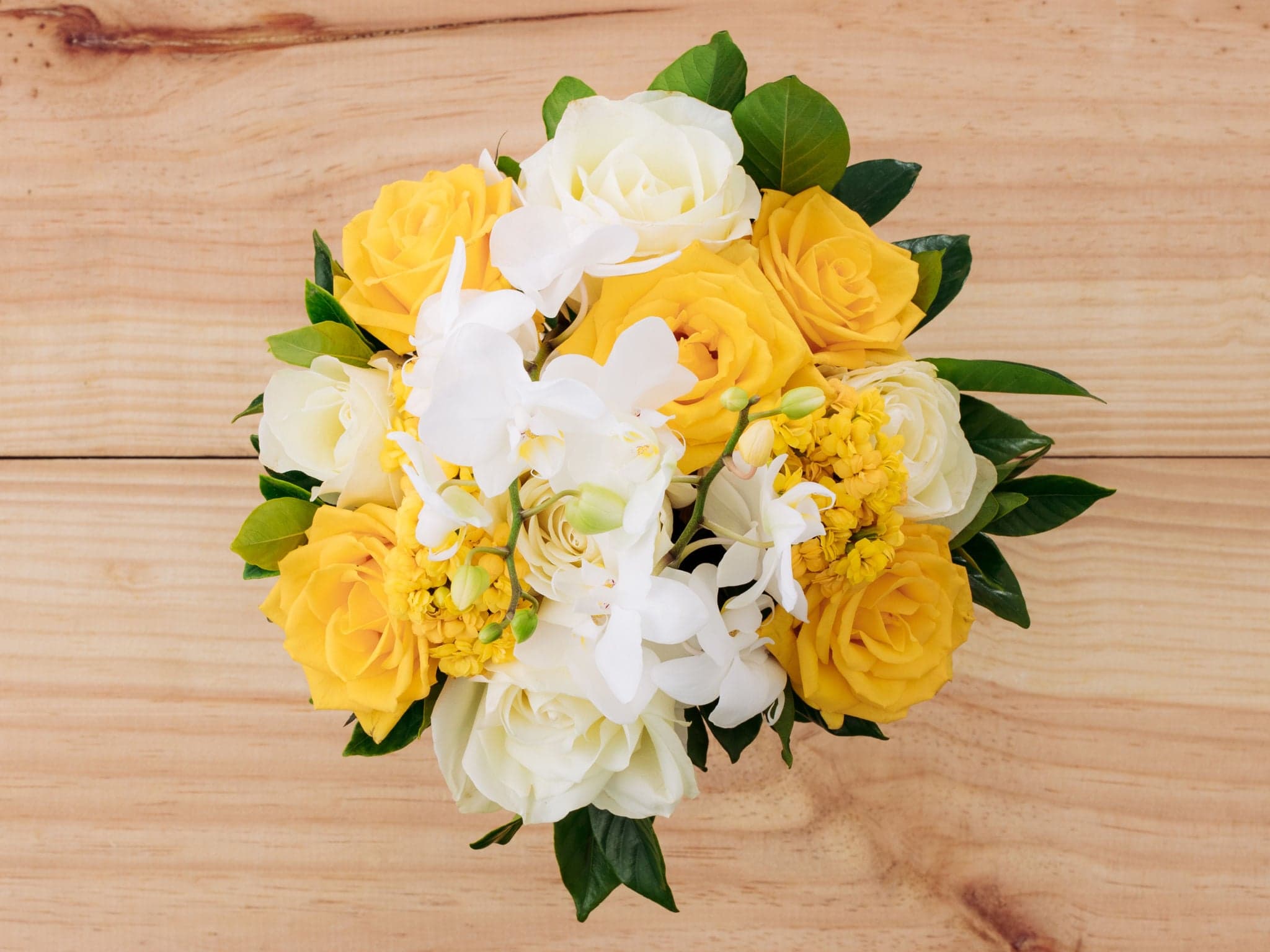 Arranjo de Orquídeas, Rosas e Kalandivas em Vaso com Junco - J...