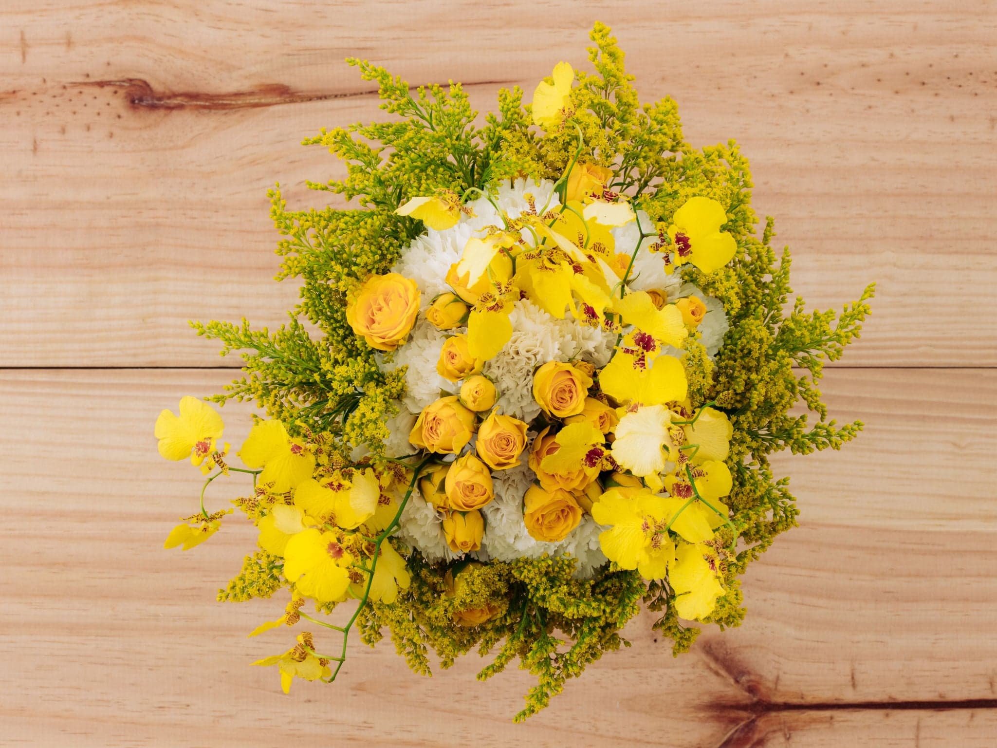 Arranjo de Rosas Amarelas, Tango e Cravos Brancos - Juana Mart... — Arranjo de Rosas Amarelas, Tango e Cravos Brancos - Juana Martinez