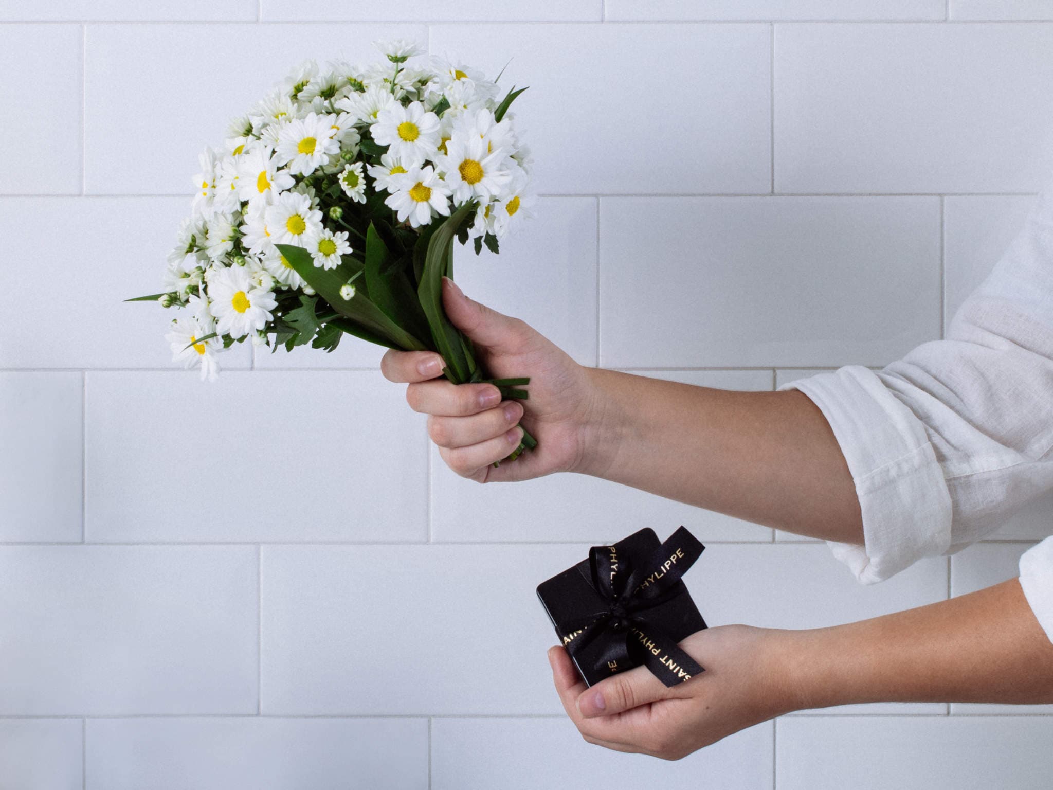 Buquê de Margaridas com Caixa de Bombom Para Entrega — Buquê de Margaridas com Caixa de Bombom Para Entrega