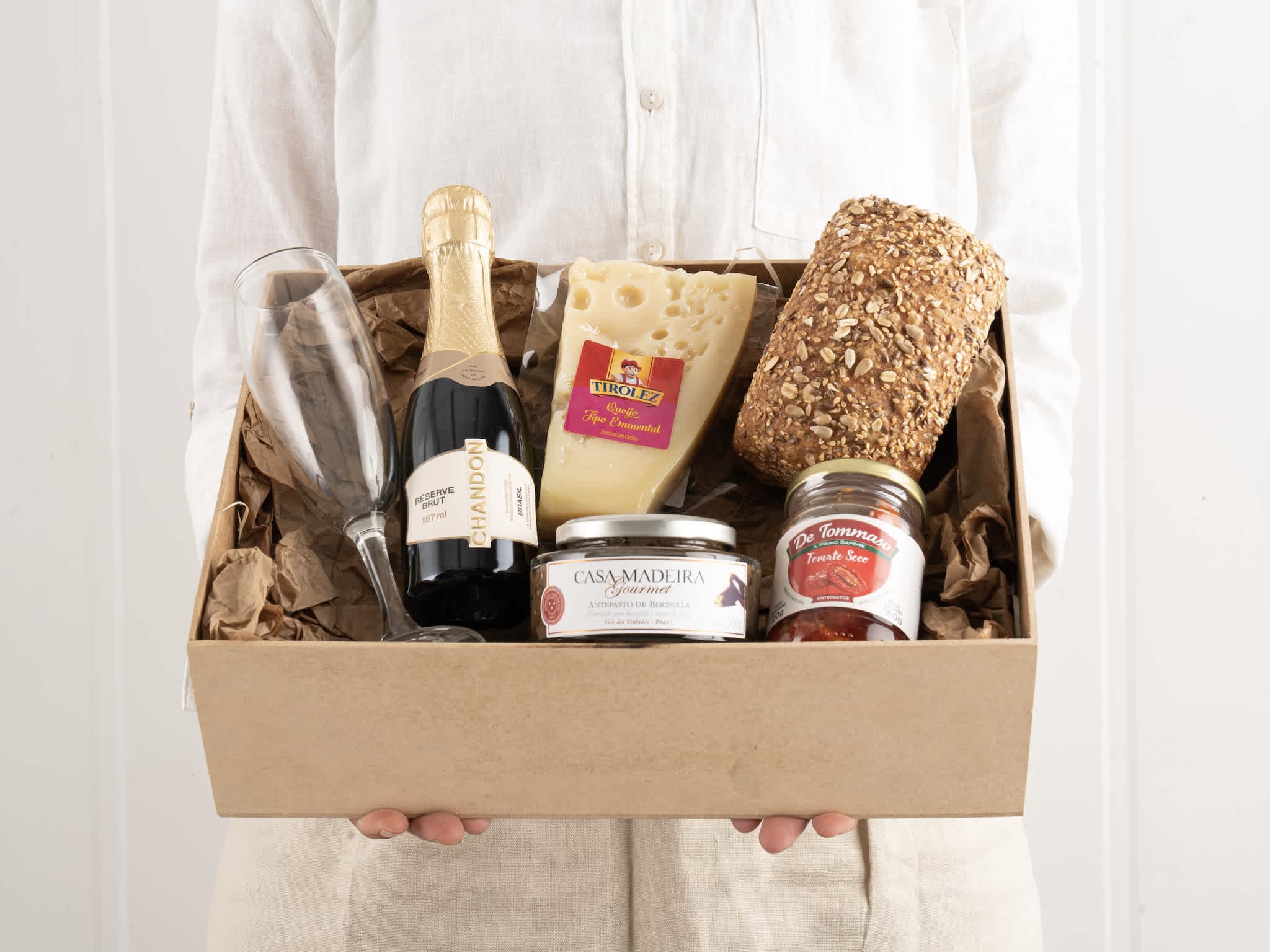 Espumante, Queijo e Antepastos Para Entrega — Espumante, Queijo e Antepastos Para Entrega