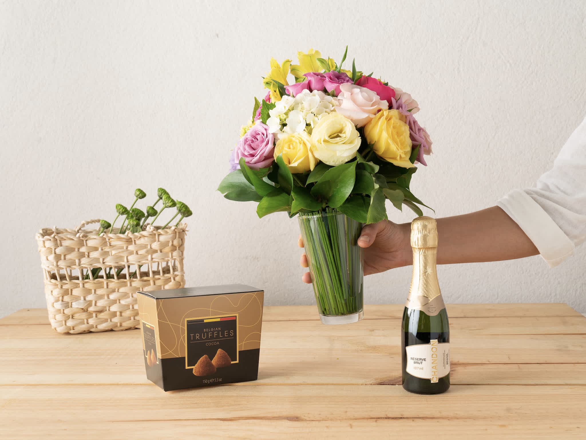 A Florista Médio, Trufas e Baby Chandon Para Entrega