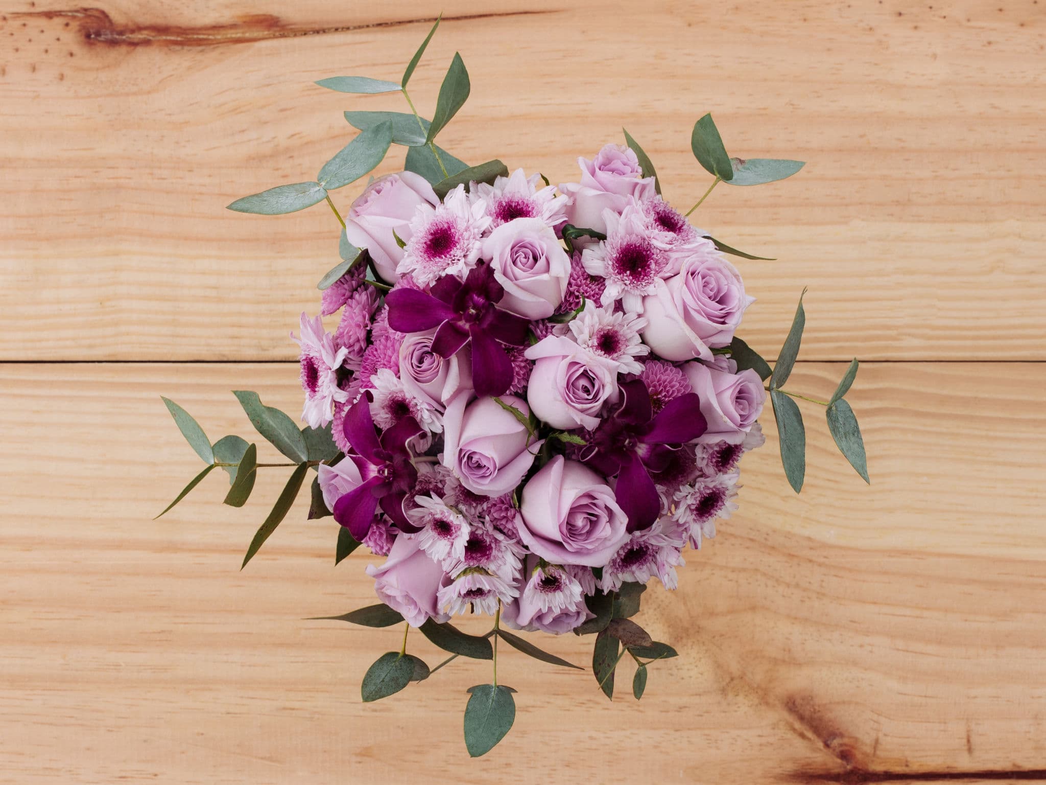 Buquê de Rosas, Crisântemos, Margaridinhas e Orquídeas - Juana...