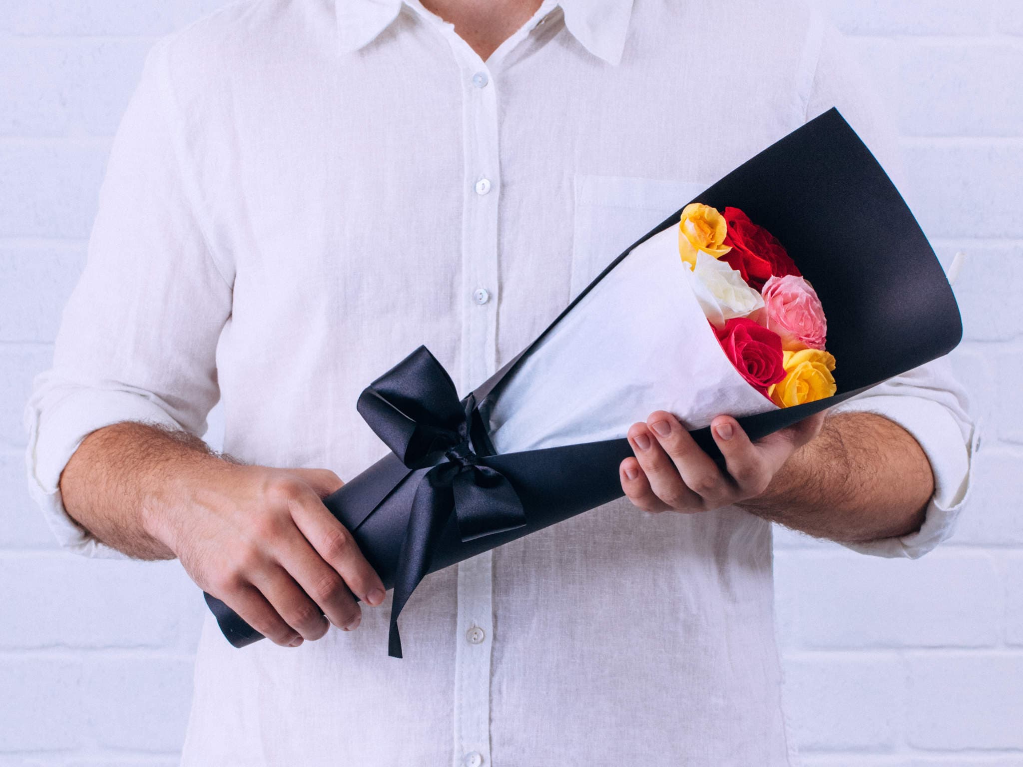 Buquê de 6 Rosas Coloridas Para Entrega — Buquê de 6 Rosas Coloridas Para Entrega