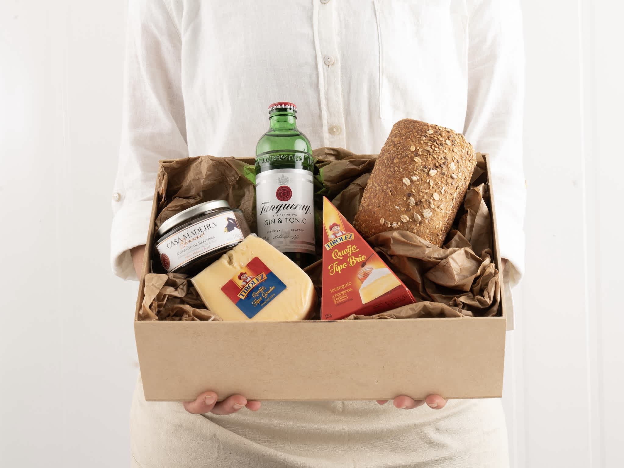 Gin Tônica, Queijos e Antepasto Para Entrega — Gin Tônica, Queijos e Antepasto Para Entrega