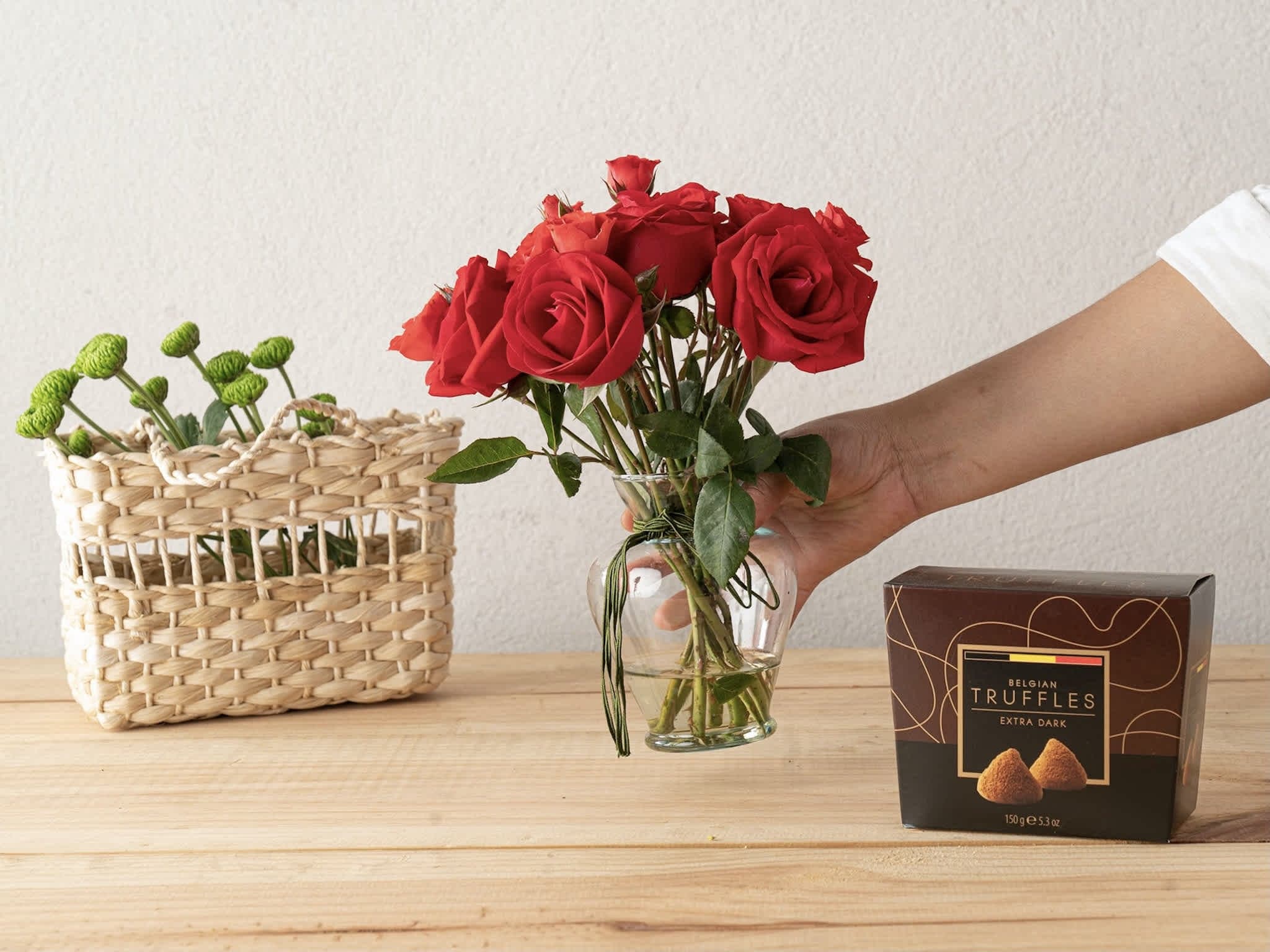 Flor de Canto Vermelho e Trufas Belgas Para Entrega — Flor de Canto Vermelho e Trufas Belgas Para Entrega