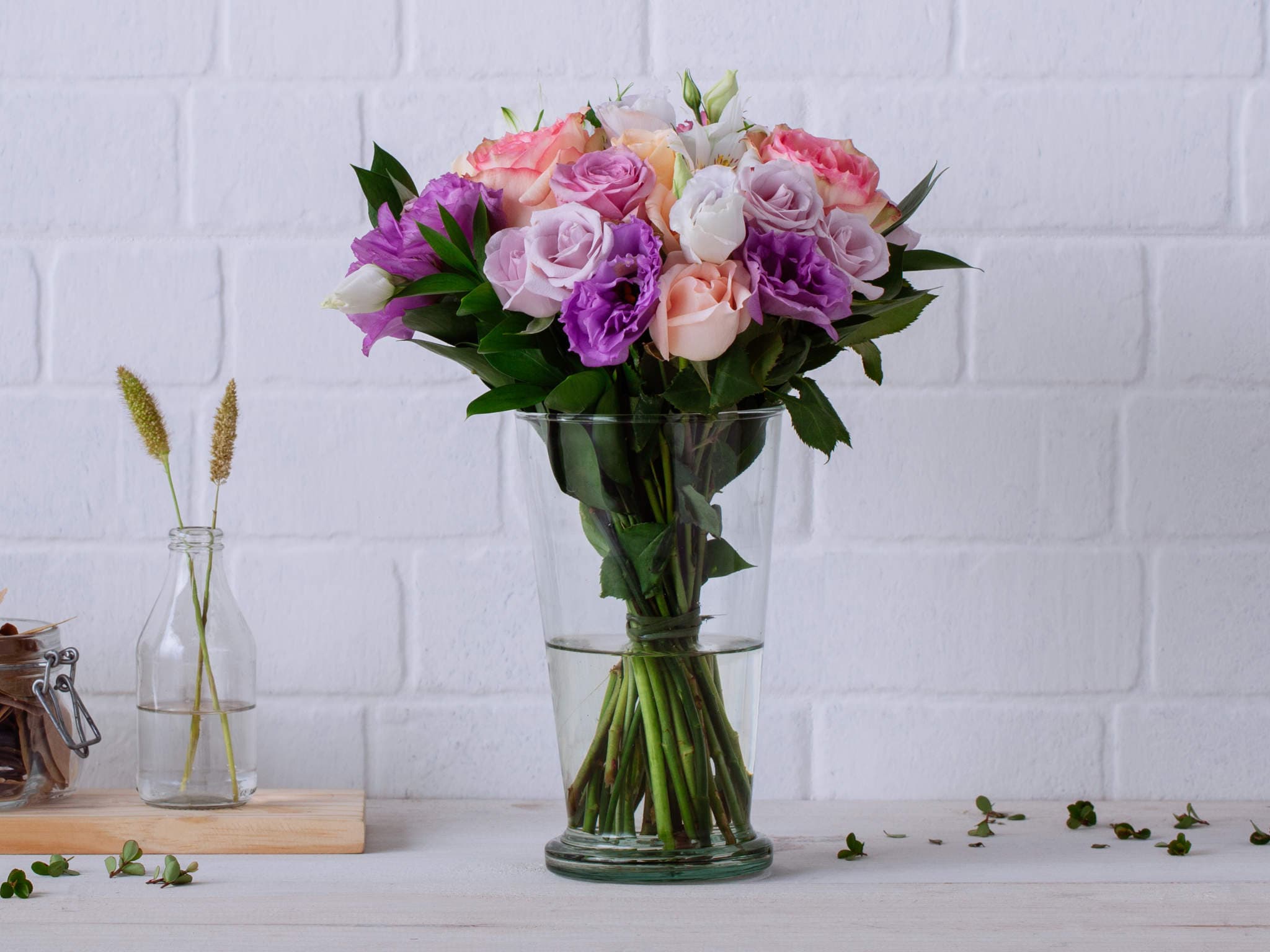 Arranjo de Rosas e Alstroemérias Rosé e Lilás em Vaso Para Ent... — Arranjo de Rosas e Alstroemérias Rosé e Lilás em Vaso Para Entrega