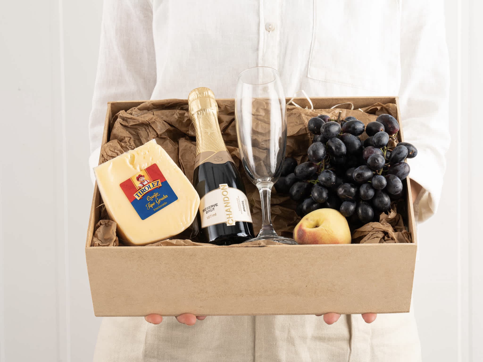 Espumante, Queijo e Frutas Para Entrega — Espumante, Queijo e Frutas Para Entrega