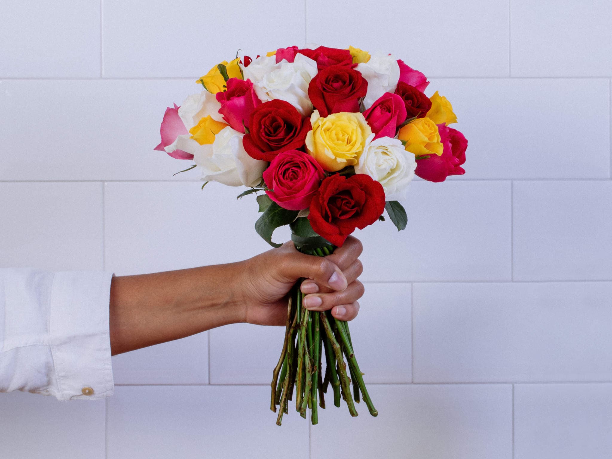 Buquê de 36 Rosas Coloridas Para Entrega — Buquê de 36 Rosas Coloridas Para Entrega